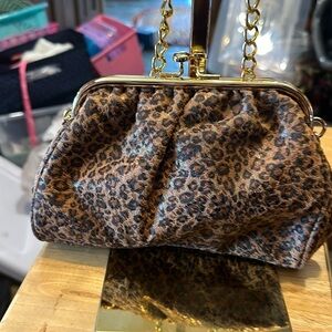 Kristine vintage look bag. The chain is detachable so is a Crossbody or clutch.‍